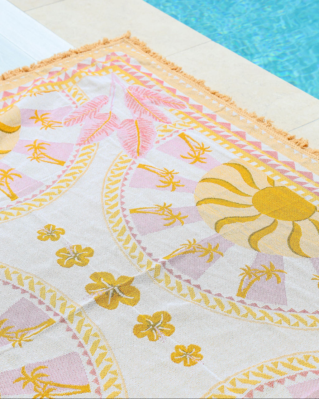 Sandy Chair and Soli Rug Bundle