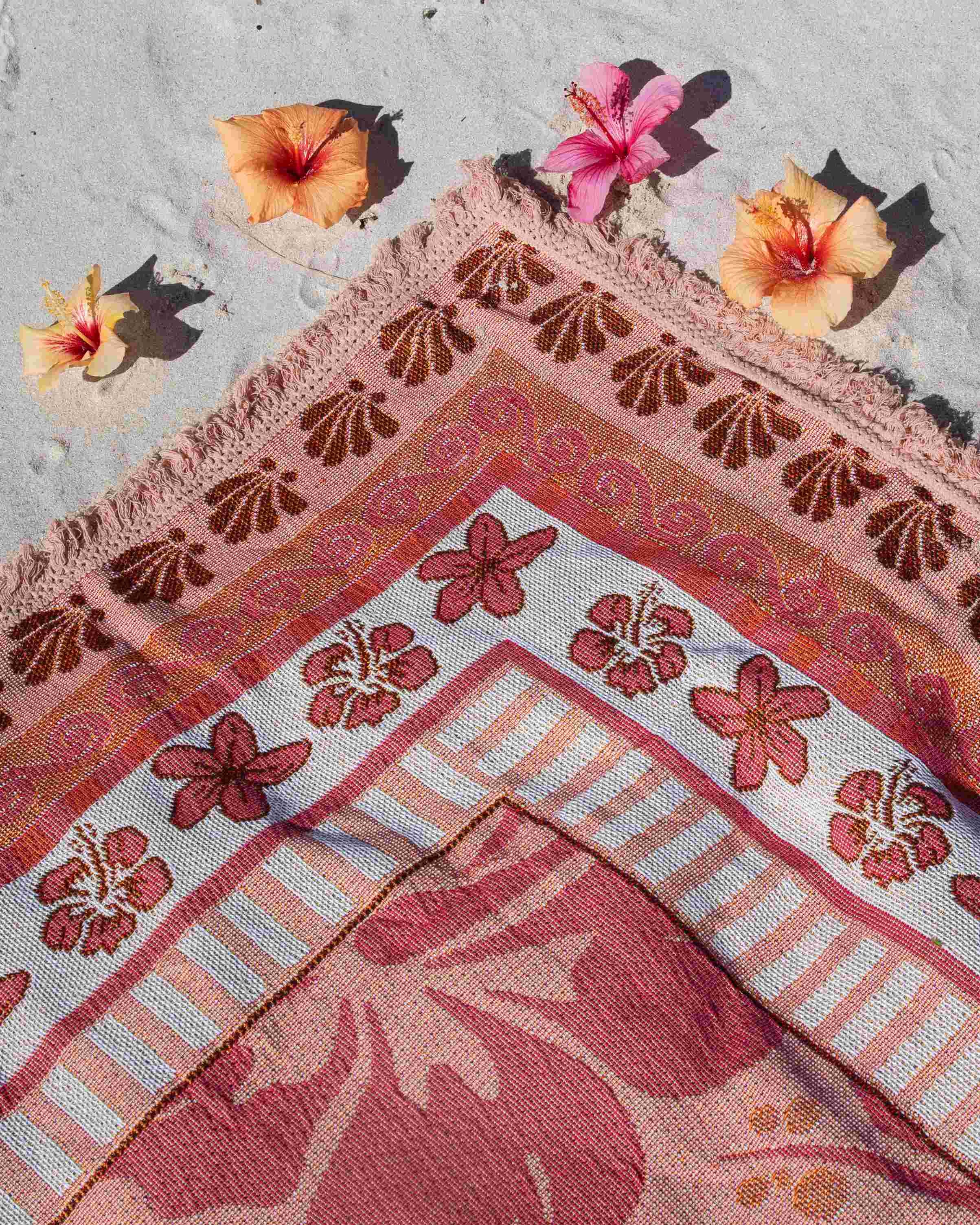 Hibiscus Chair and Rug Bundle
