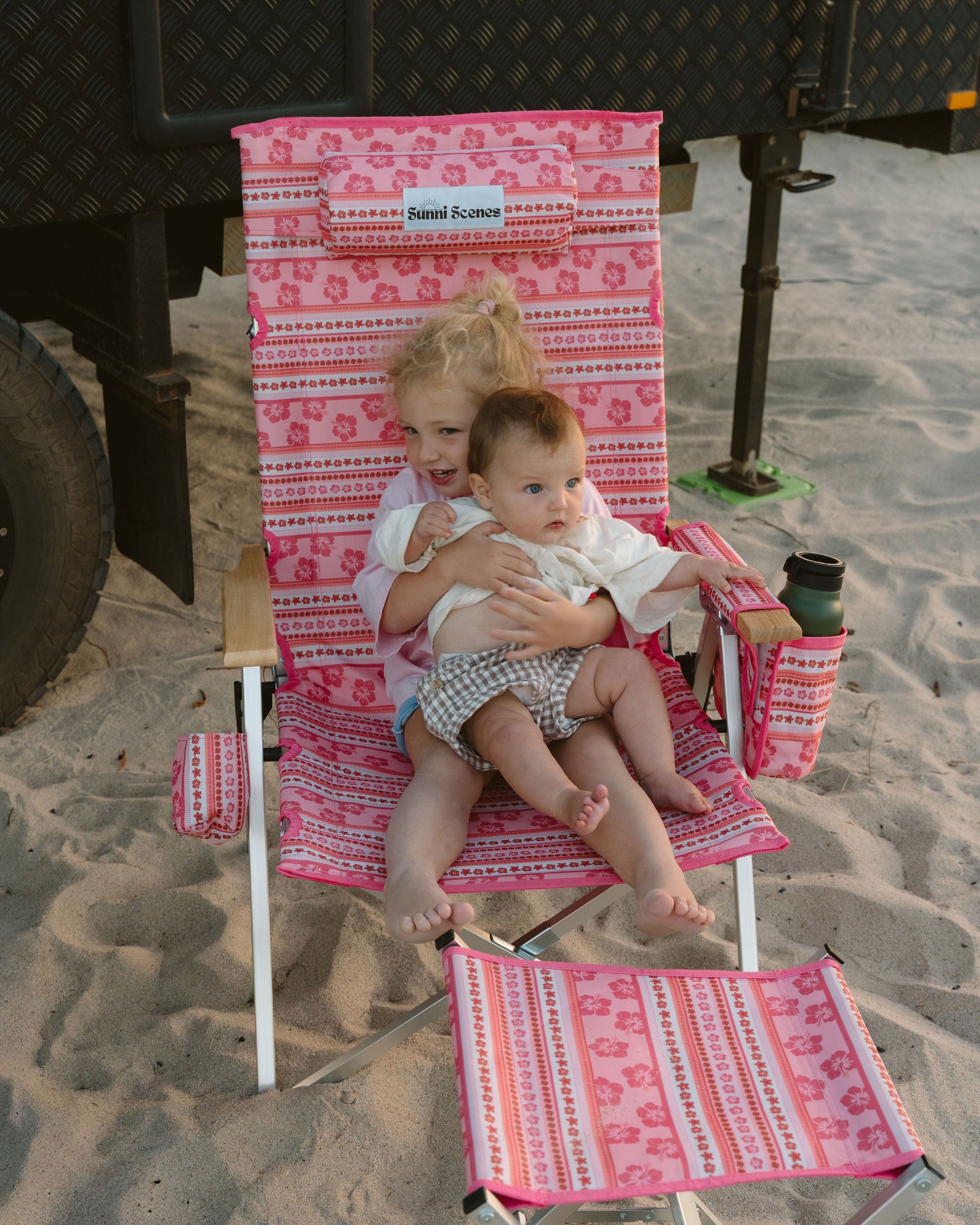 Hibiscus Chair and Rug Bundle