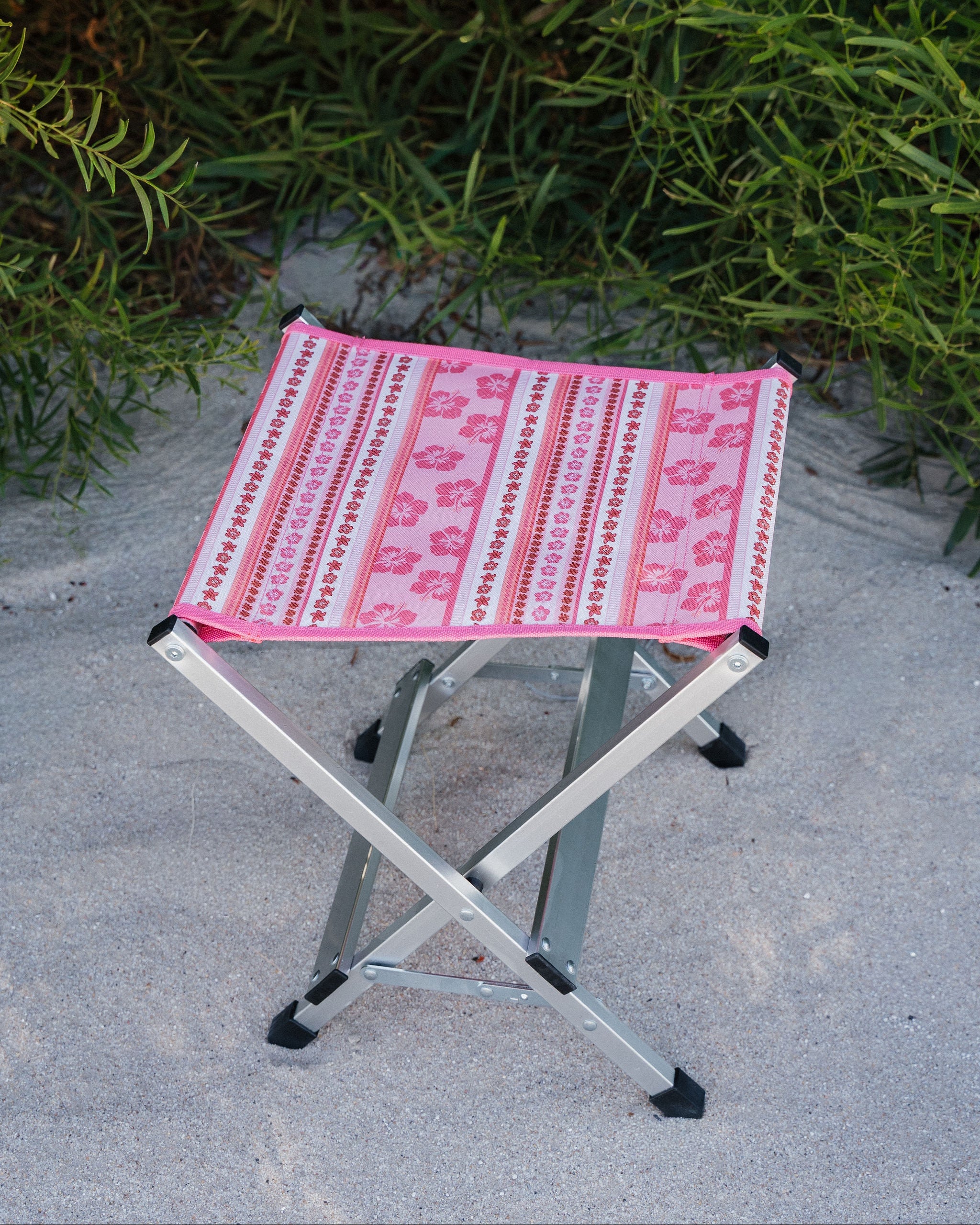 Hibiscus Chair and Rug Bundle