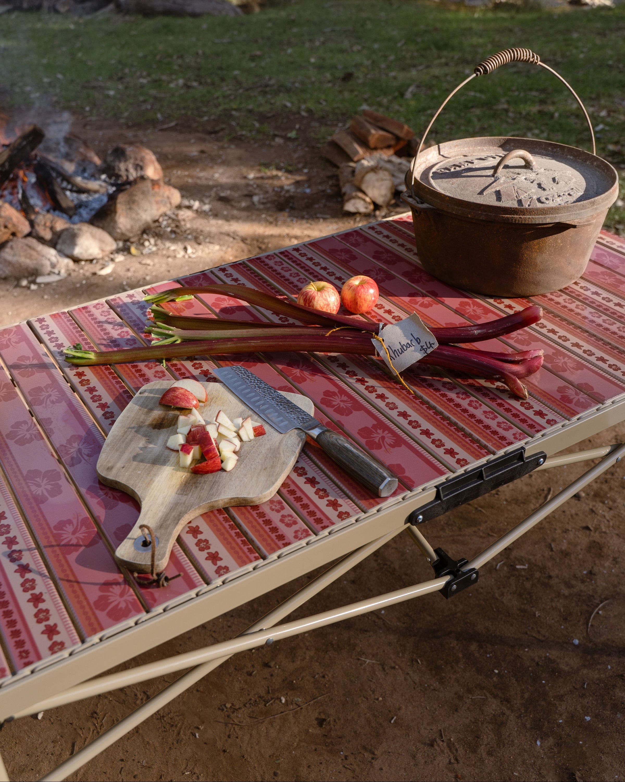 Hibiscus Camping table